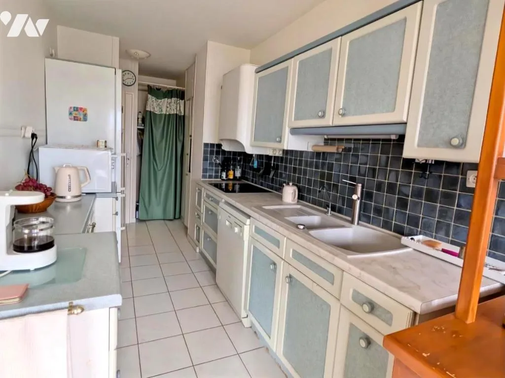 Kitchen - T5 Apartment with Balcony in Tours