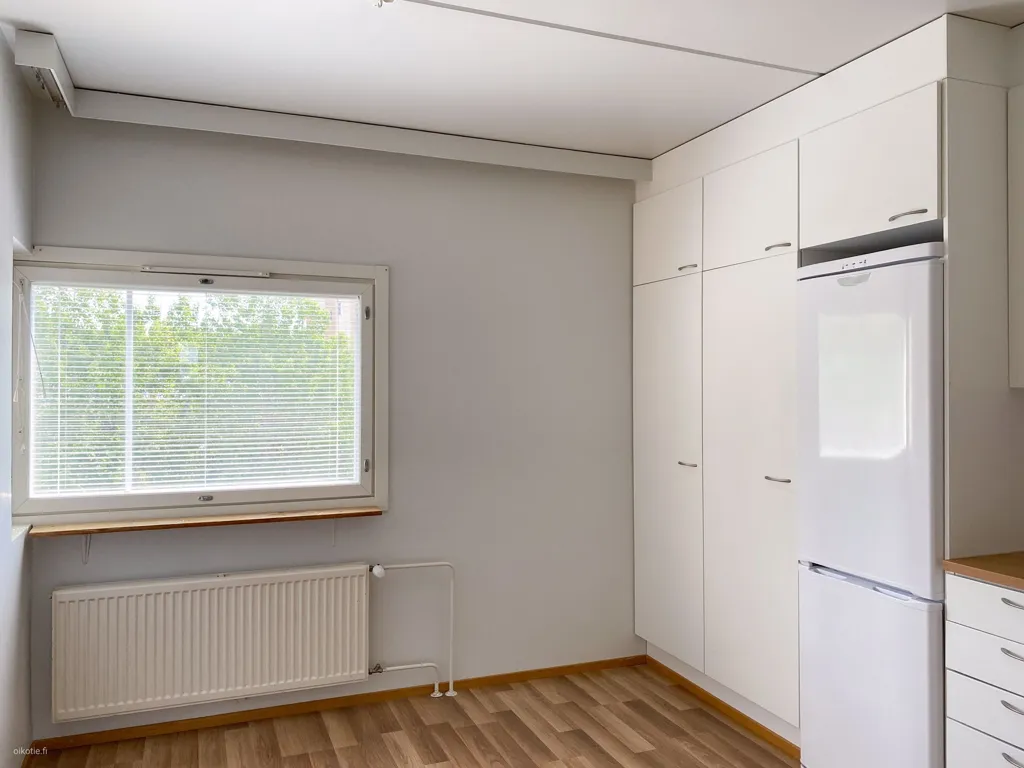 Köök - Spacious Flat with Balcony in Länsimäki, Vantaa