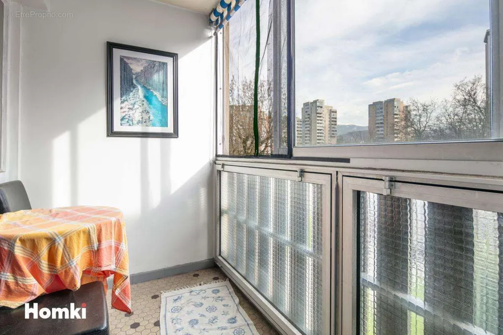Rõdu - T4 Apartment with Loggia in Grenoble