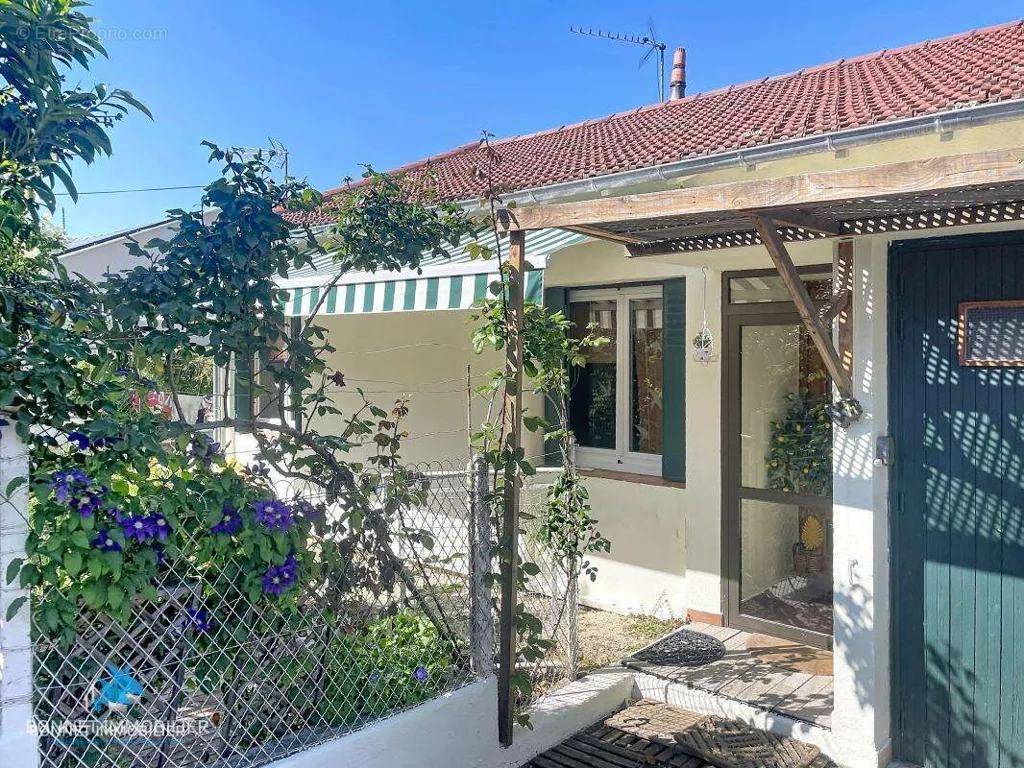 Extérieur - Pavillon plain pied avec jardin à Clermont-Fd