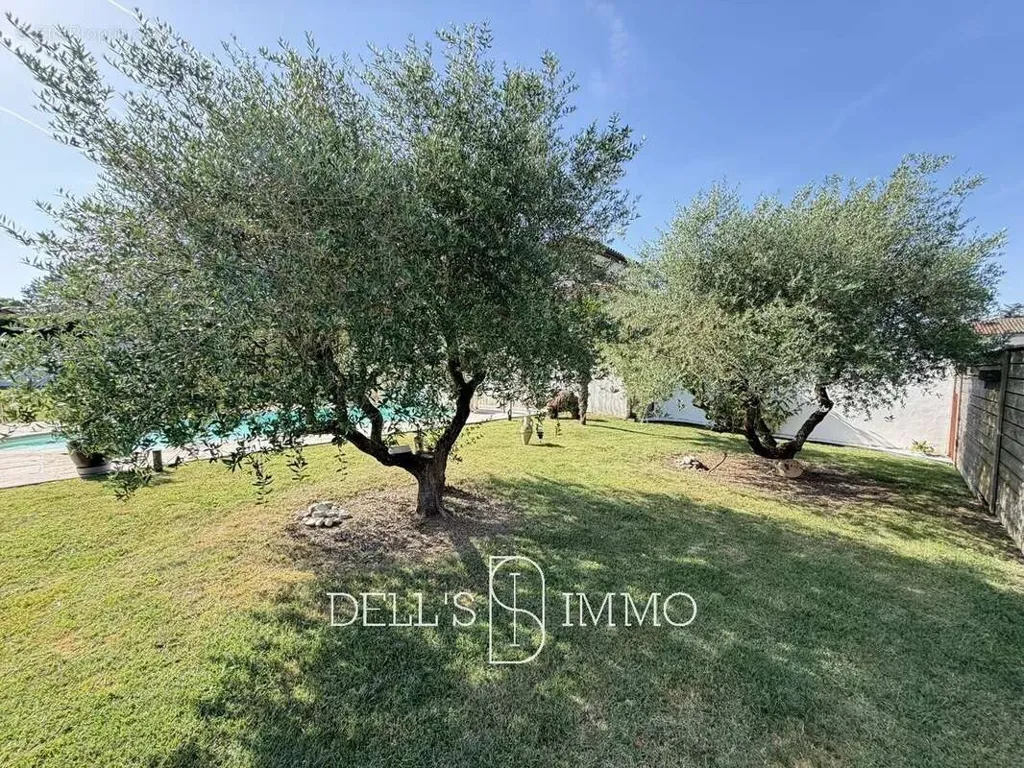 Aed - Quiet Duplex with Pool near Montmerle
