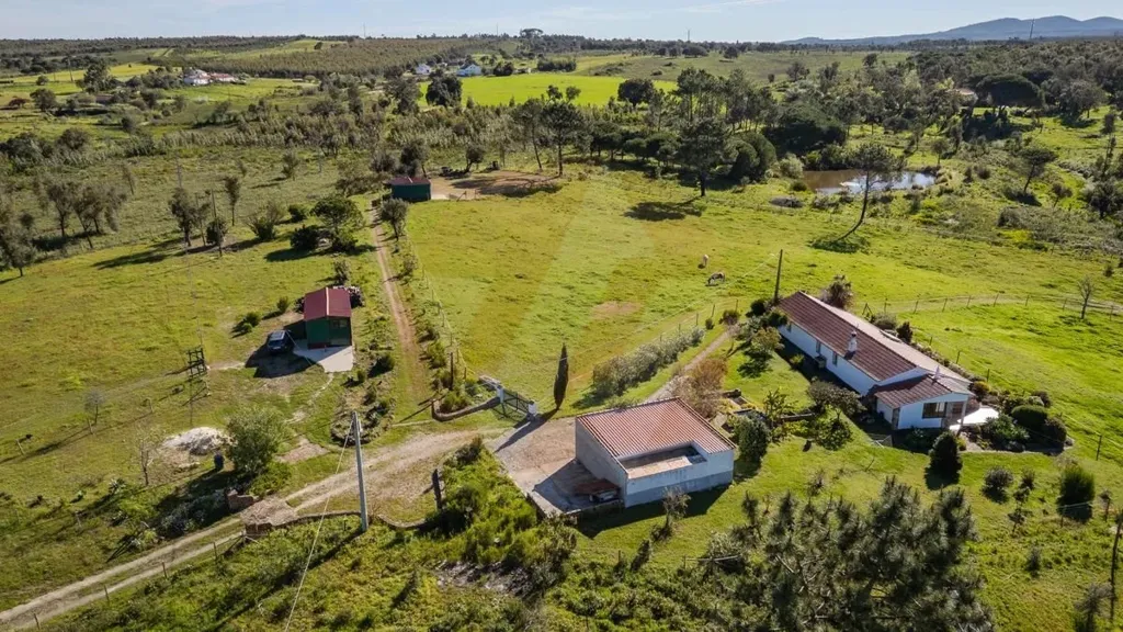 Vue aérienne - Equestrian Villa with Water View in Beja District