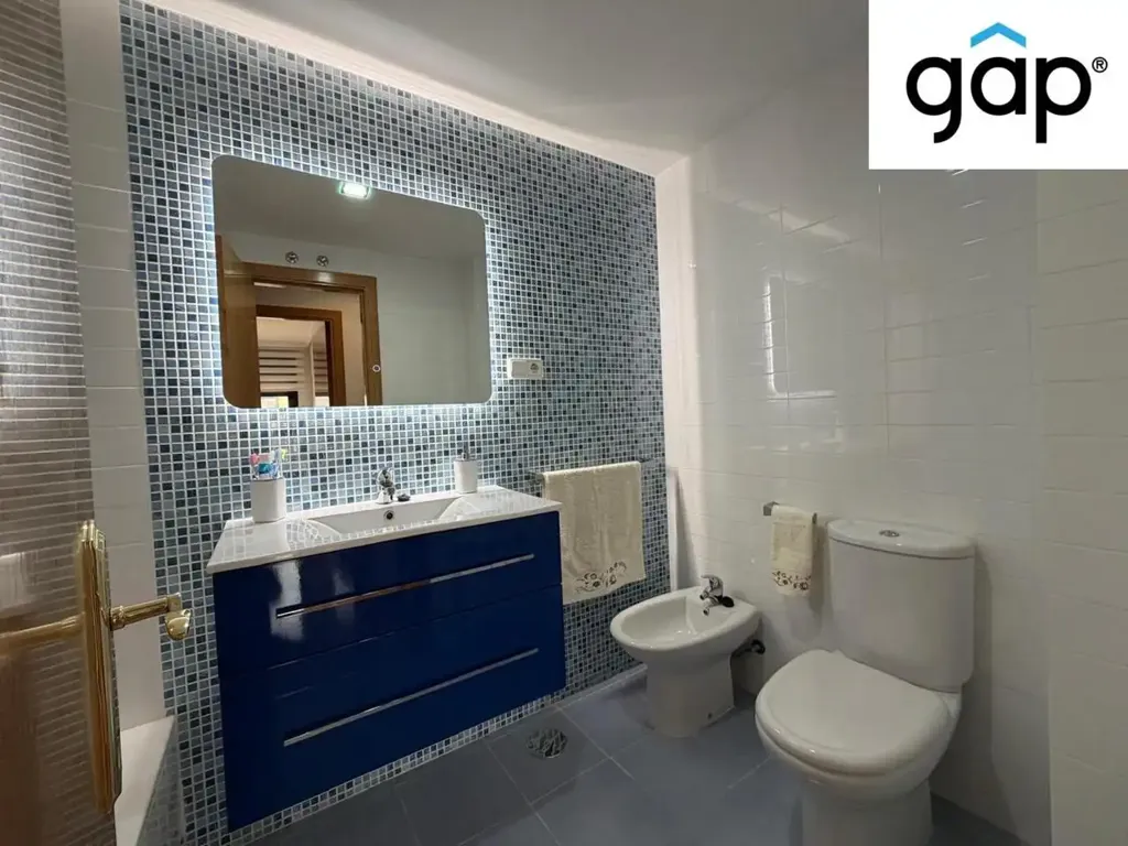 Vannitoad - Spacious Student Flat with Gym in Calle de las Encinas