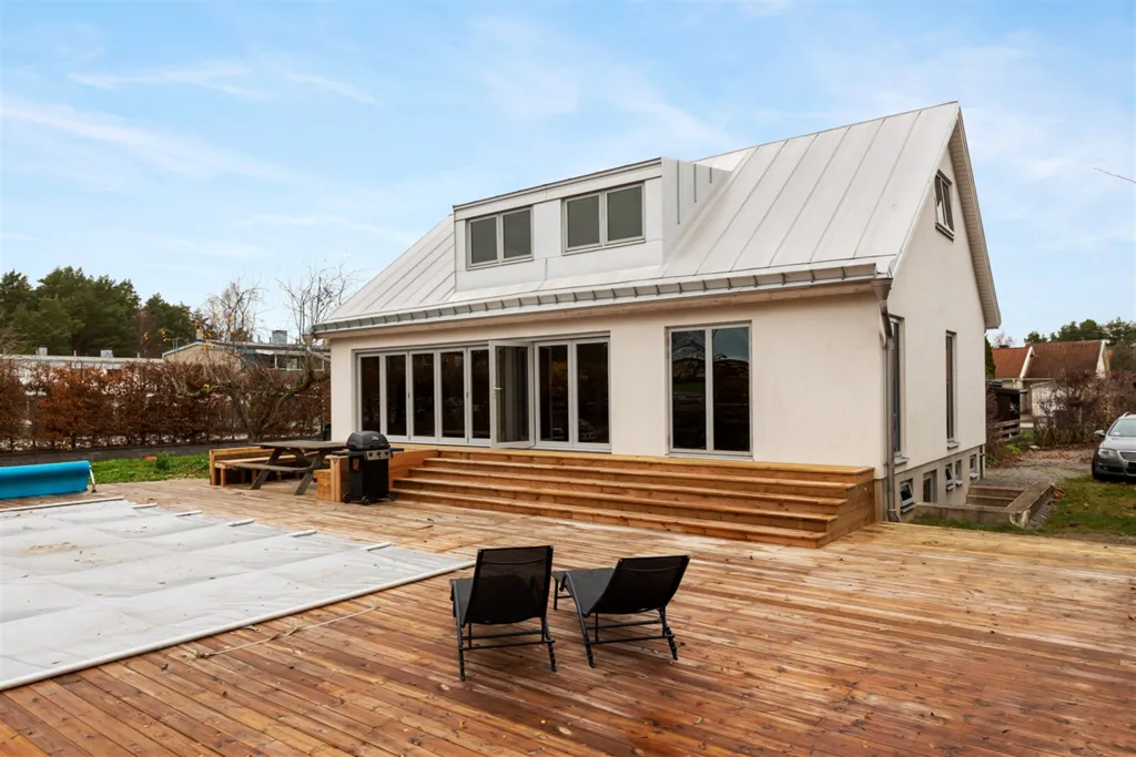 Terrass - Extensively Renovated Villa with Pool in Central Location