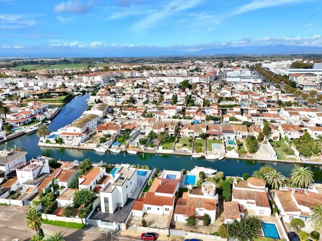 Vue aérienne - Canal-View Villa with Pool in Castelló d'Empúries