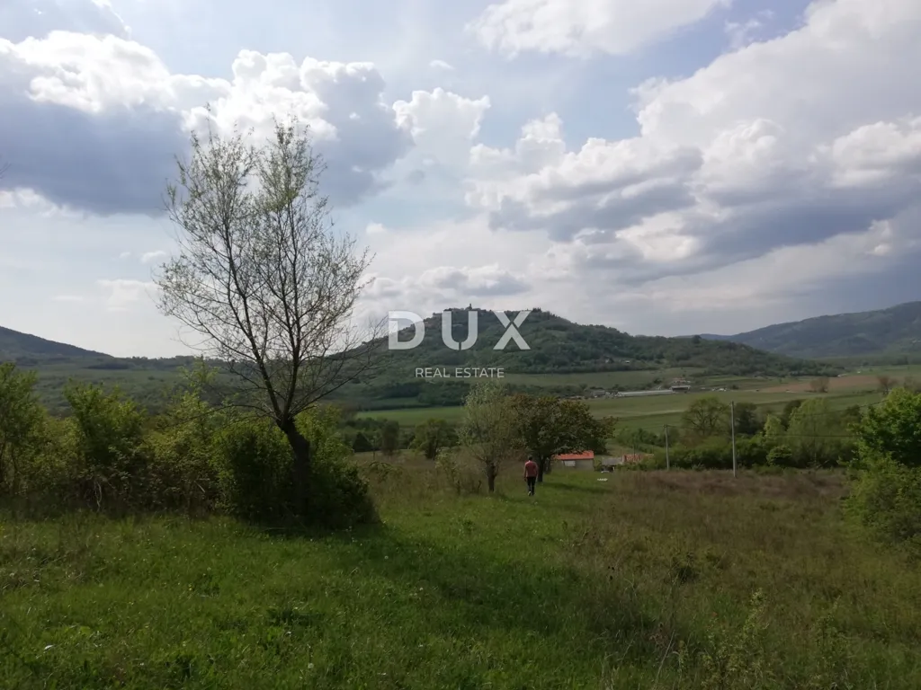 Aed - Mixed-Use Land with Historic View in Motovun