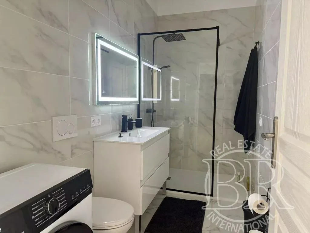 Salles de bain - Appartement Rénové avec Terrasse à Cannes