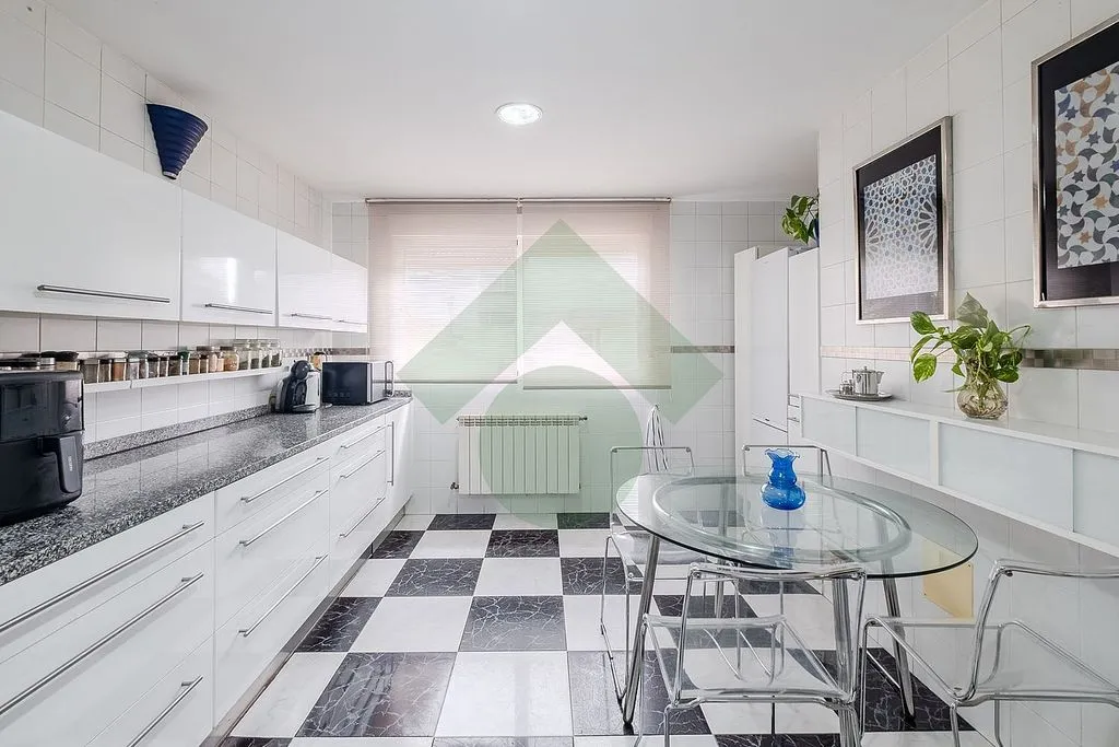 Cuisine - Pared Chalet with Terrace in Serranillos del Valle