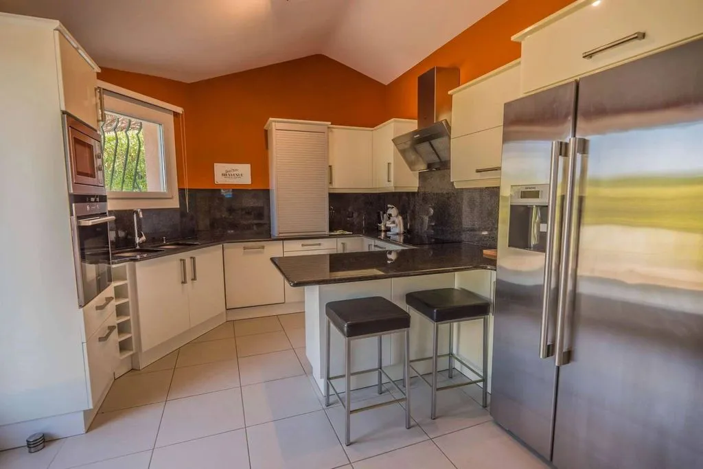 Köök - Luxury Villa with Pool in Sainte-Maxime