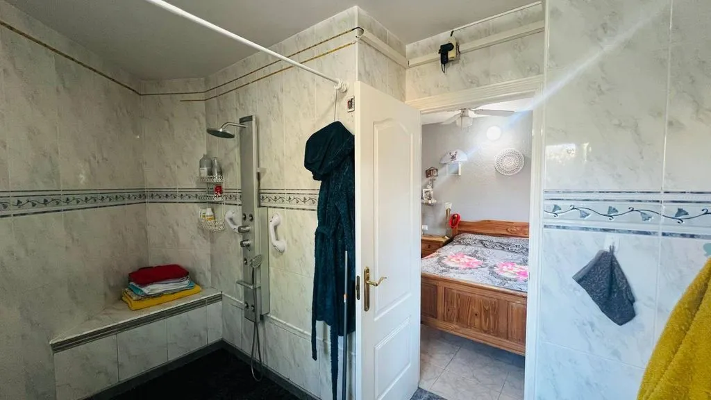 Salles de bain - Detached Villa with Pool in Miami Platja