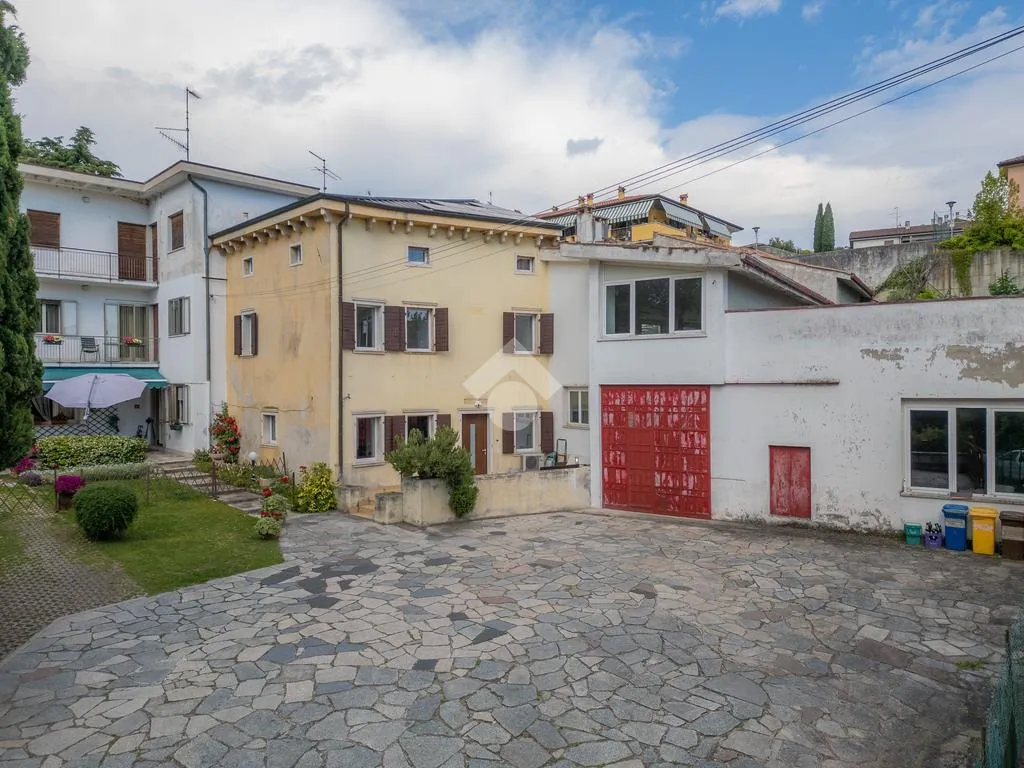 Garden - Rustic House with River View near Verona
