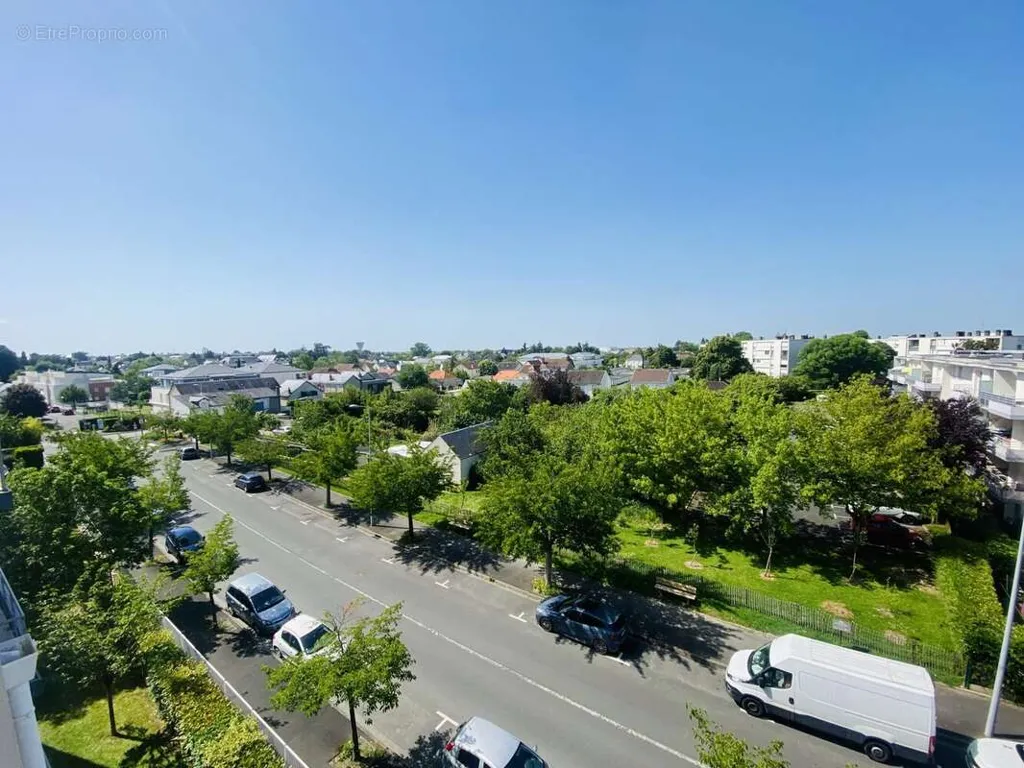 Vue aérienne - Appartement T3 avec Terrasse et Garage à Tours Nord