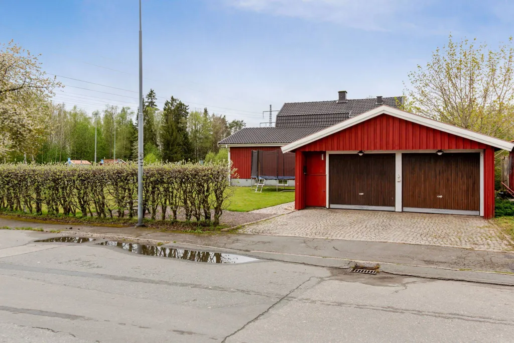Välivaade - Charming Red Cottage with Garage in Jönköping