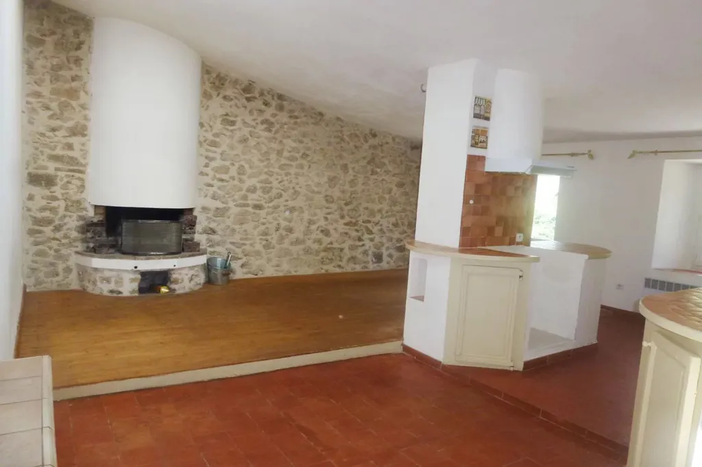Elutuba - Bright 3-Bed Flat in Village Centre, Flayosc