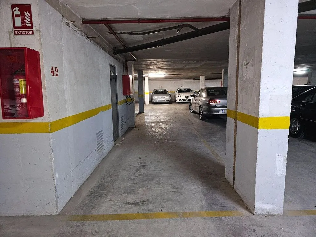 Garage - 2-Bedroom Flat with Balcony in San Ginés