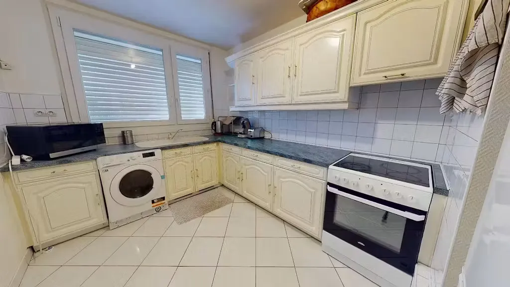 Kitchen - Furnished Flat in Saint-Étienne-du-Rouvray