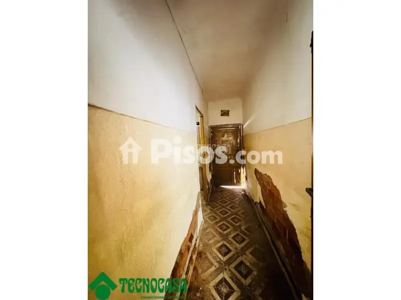 Entrée - Adosado to Renovate in Urda