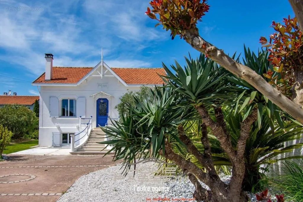 Extérieur - Maison Années 30 avec Piscine à Royan