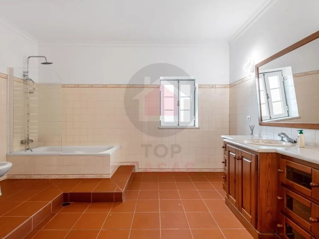Vannitoad - Detached House with Pool and Lagoon Views in Caldas da Rainha