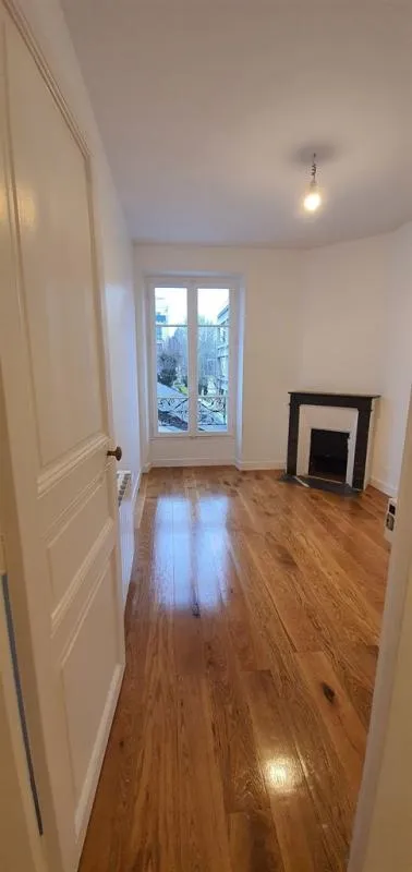 Soggiorno - Refurbished Flat with East/South Exposure in Rive Droite