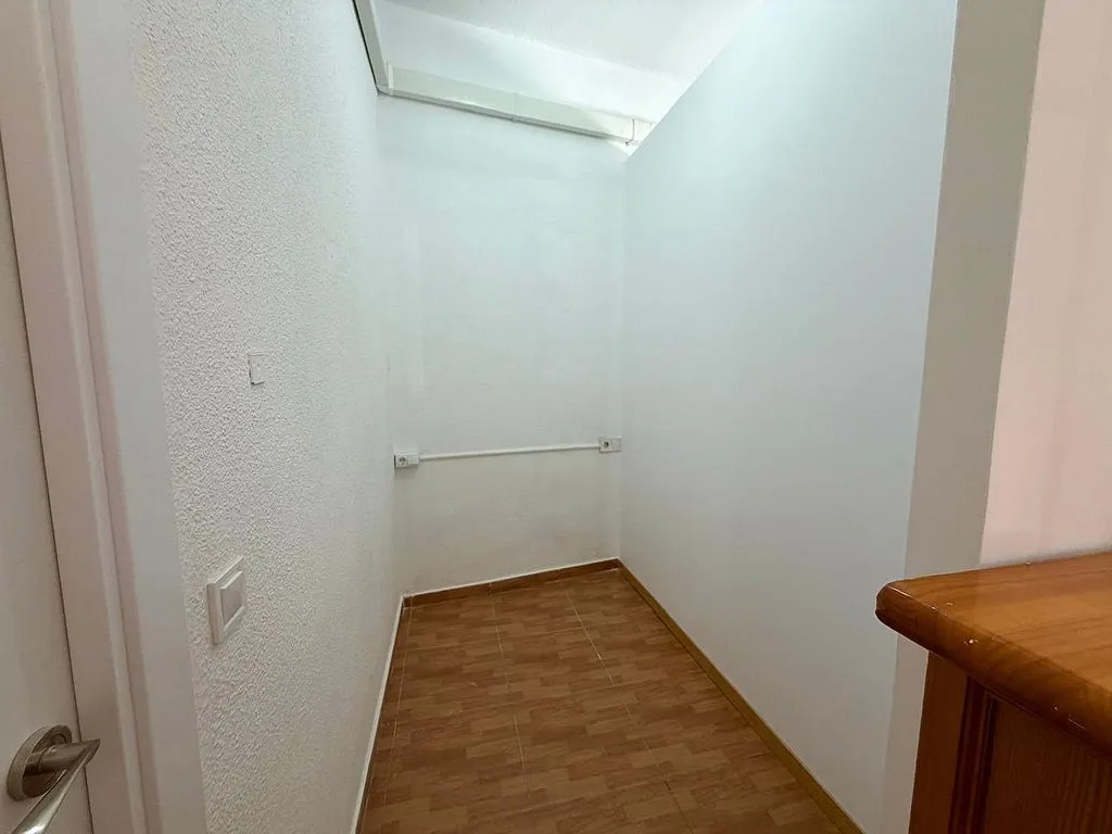 Esik - 2-Bedroom Flat with Air Conditioning in Villaverde Alto