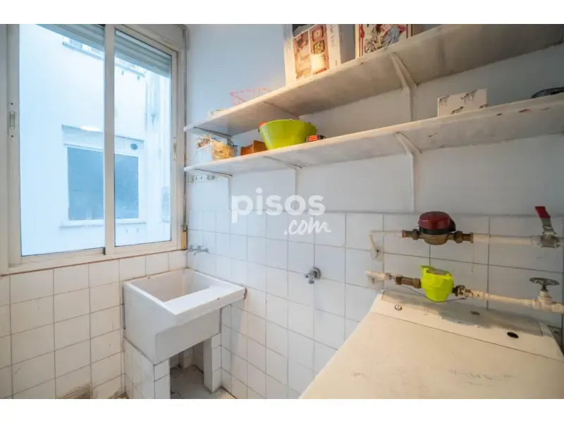 Pesuköök - Top-Floor Flat with Balcony in Central Location