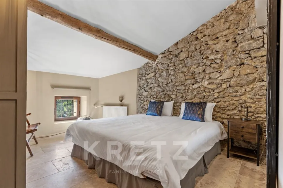 Magamistoad - Rustic Estate with 3 Gites in Pierrevert