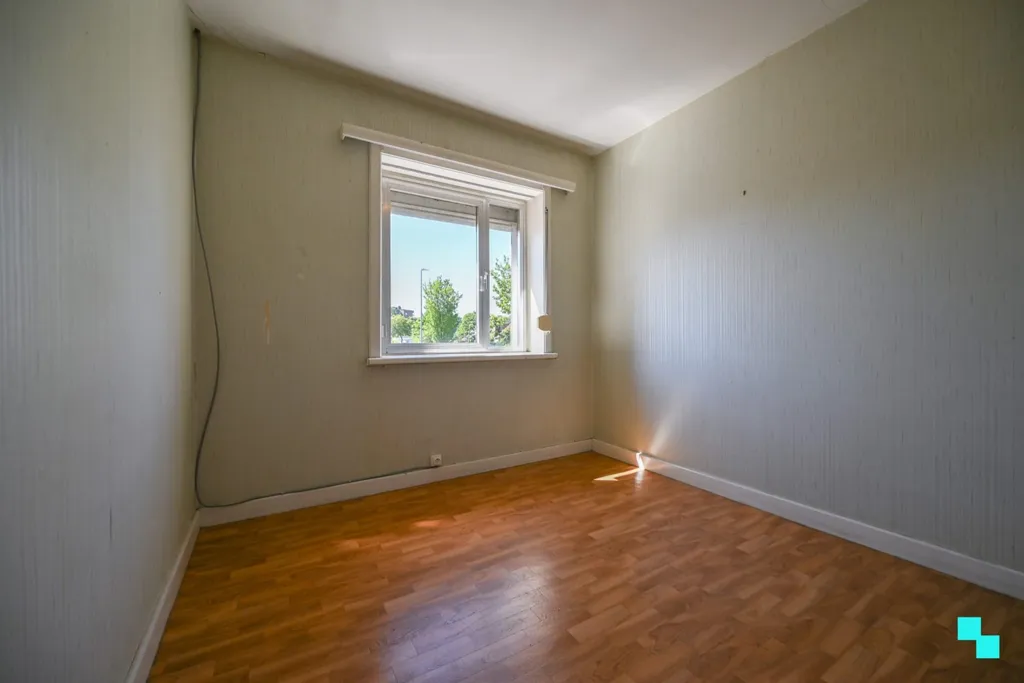 Stanze - Corner House to Renovate in Izegem