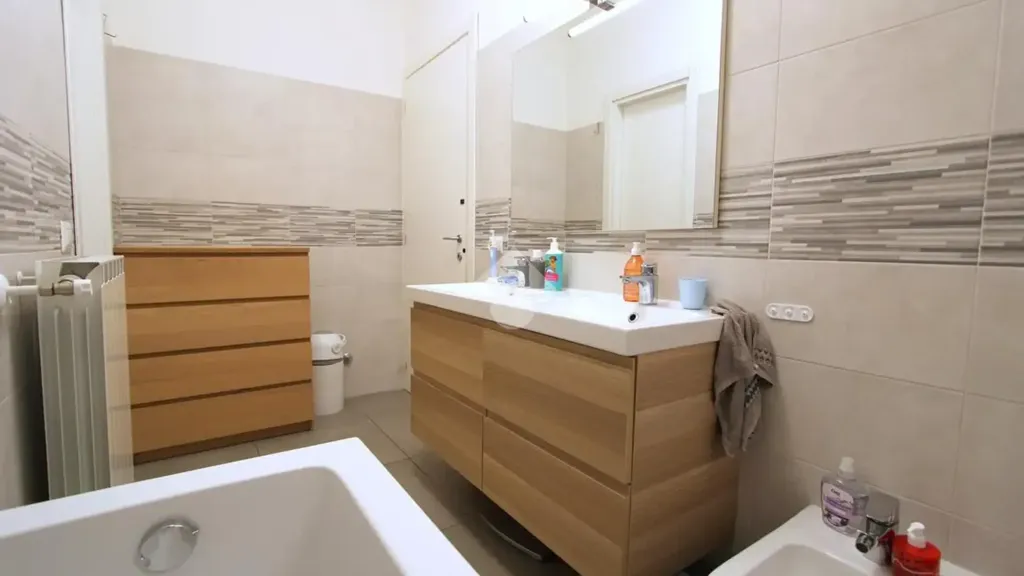 Bathrooms - Rustic Detached House with Garden in Bareggio