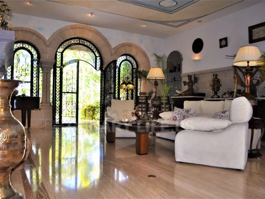 Séjour - Luxury Villa with Romanesque Features in San Bartolomé