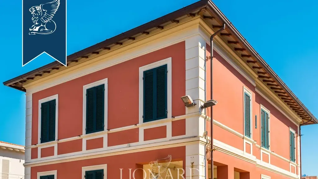 Exterior - Central Villa for Renovation in Forte dei Marmi