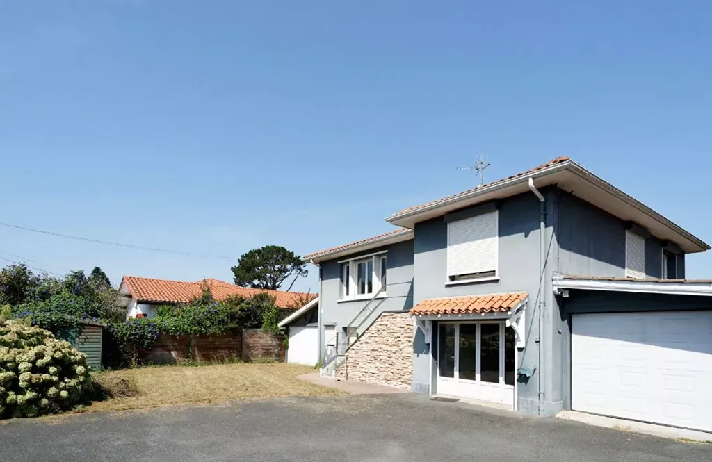 Välivaade - Spacious House with Pool in Montbrun-Camiade