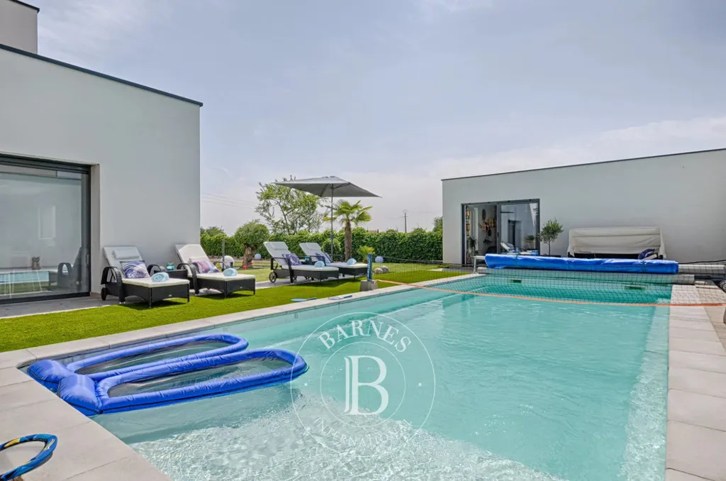 Piscina - Architectural Villa with Panoramic View near Borders, Thionville