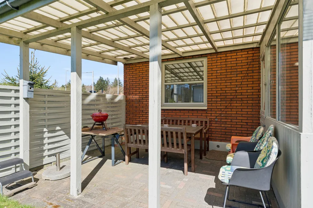 Terrass - 1960s Villa with Garden in Sunds