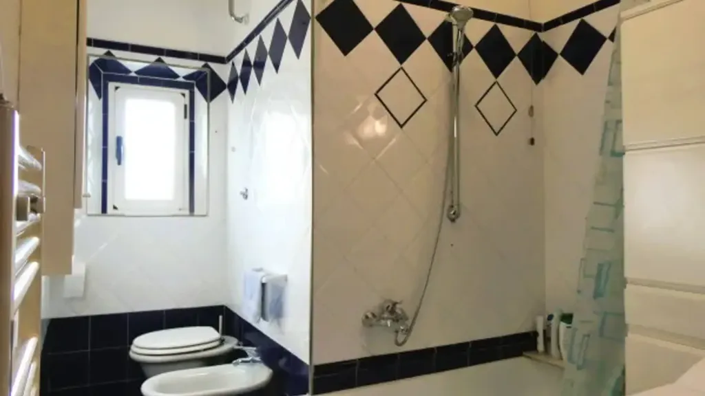 Bagni - Appartamento ristrutturato con posto auto a Empoli