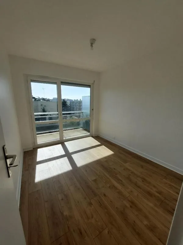 Toad - Refurbished Flat with Balcony in Créteil