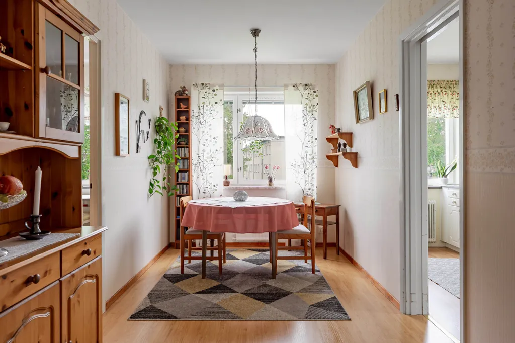 Söögituba - Well-Planned Gable Flat with South-Facing Balcony in Örbyhus