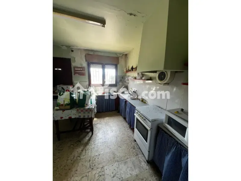 Kitchen - Rustic Chalet with Private Garden in Polígono Campredo