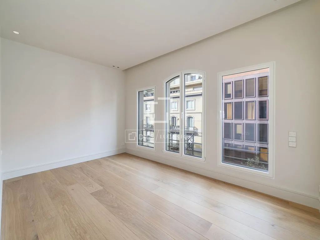 Pièces - Renovated Apartment with City Views in Eixample