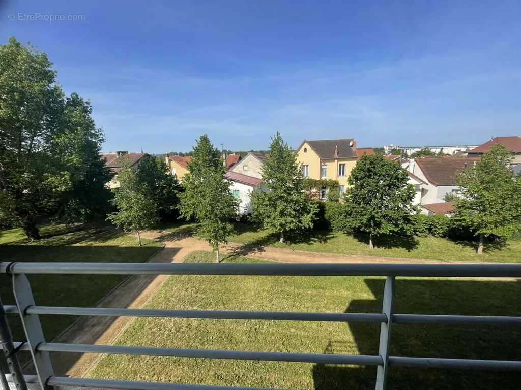 Balcon - Appartement avec Terrasse dans Résidence Calme à Cusset