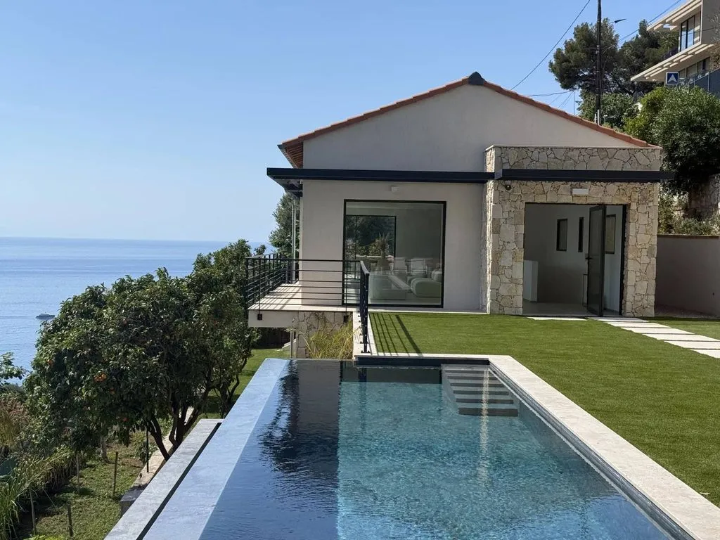 Bassein - Contemporary Villa with Infinity Pool in Roquebrune-Cap-Martin
