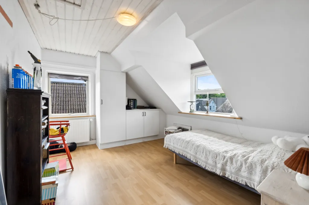 Magamistoad - Villa with Workshop in Aunslev
