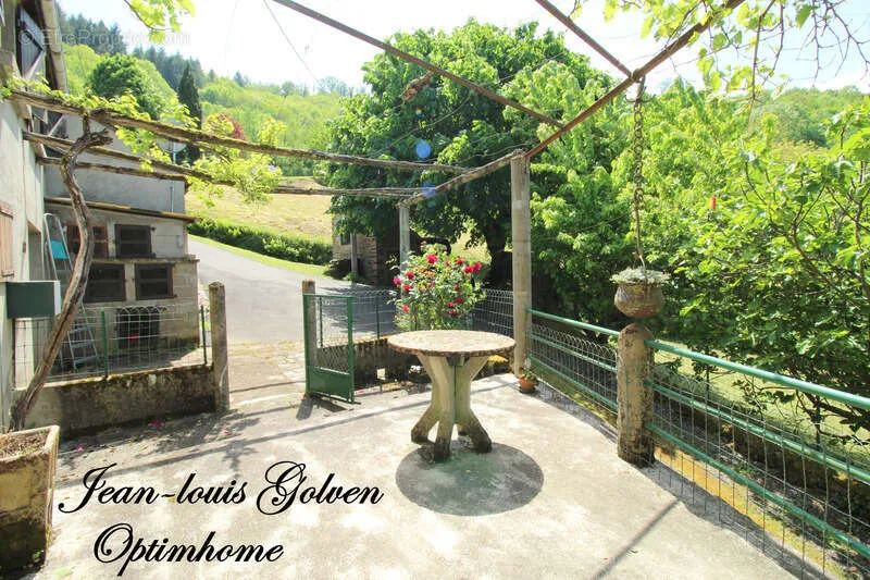 Terrasse - Maison à Rénover avec Jardin à Saint-Ygest