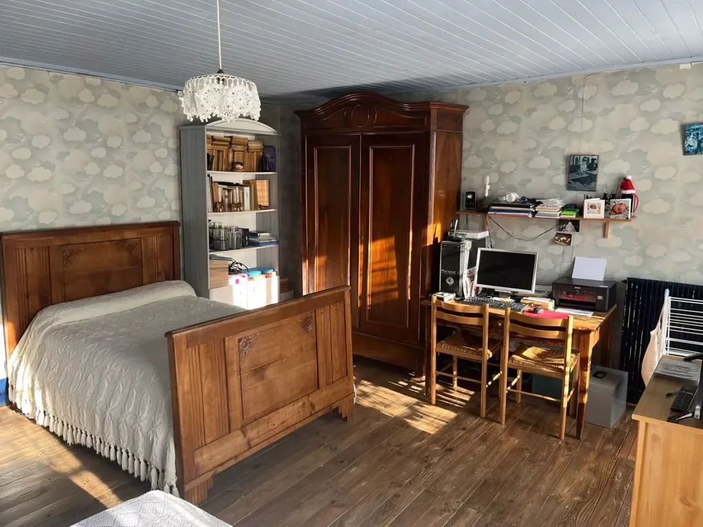 Magamistoad - Four-Bedroom House in Blesle