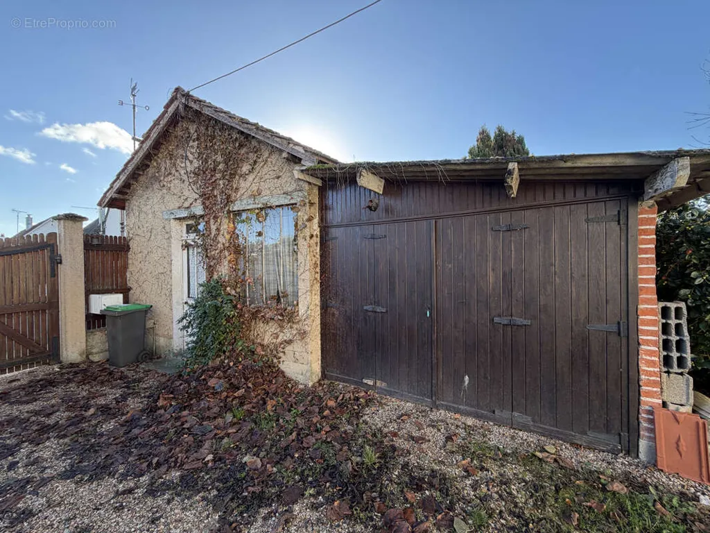 Extérieur - Maison Ancienne avec Grand Terrain à 5 mn d'Anet