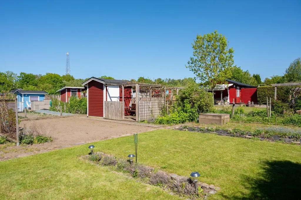 Aed - Charming Holiday Home with Garden in Sweden
