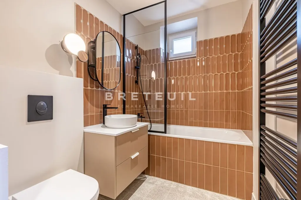 Salles de bain - Appartement 4 Pièces dans un Immeuble Ancien à Paris 7ème