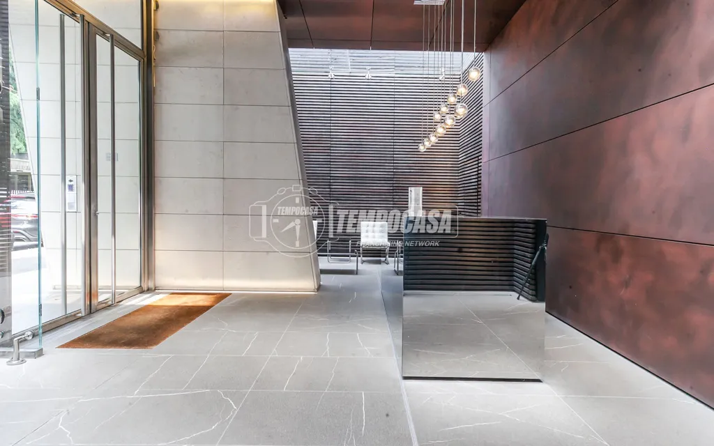 Entrée - Luxury Triplex with Panoramic Views in Milan