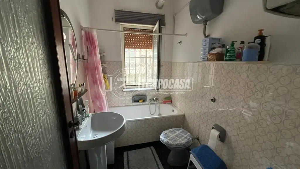 Salles de bain - 5-Bedroom Apartment with Lift in Naples