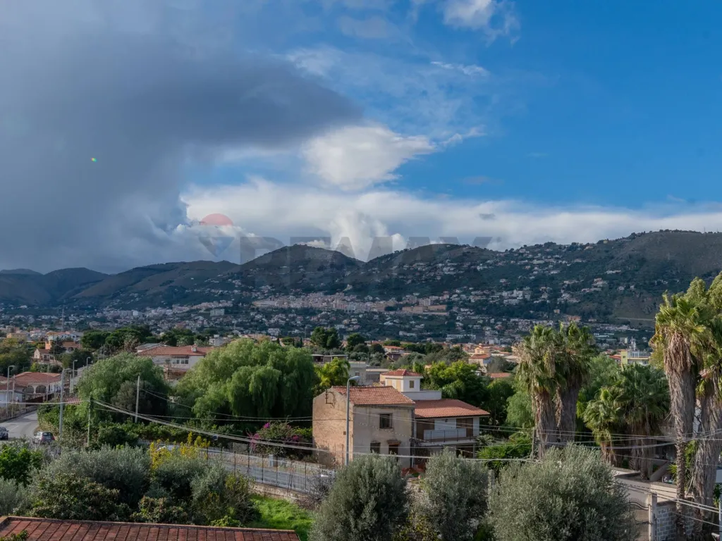 Villa Portion with 360° Views in Villagrazia